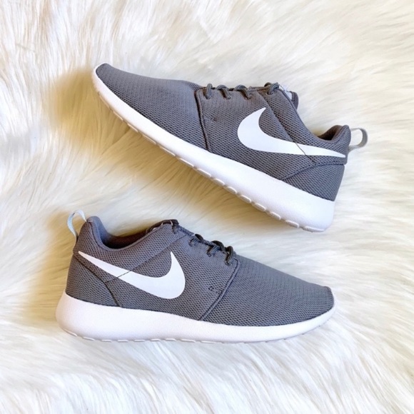 Nike Roshe One Sneakers In Grey/Platinum - Picture 6 of 8